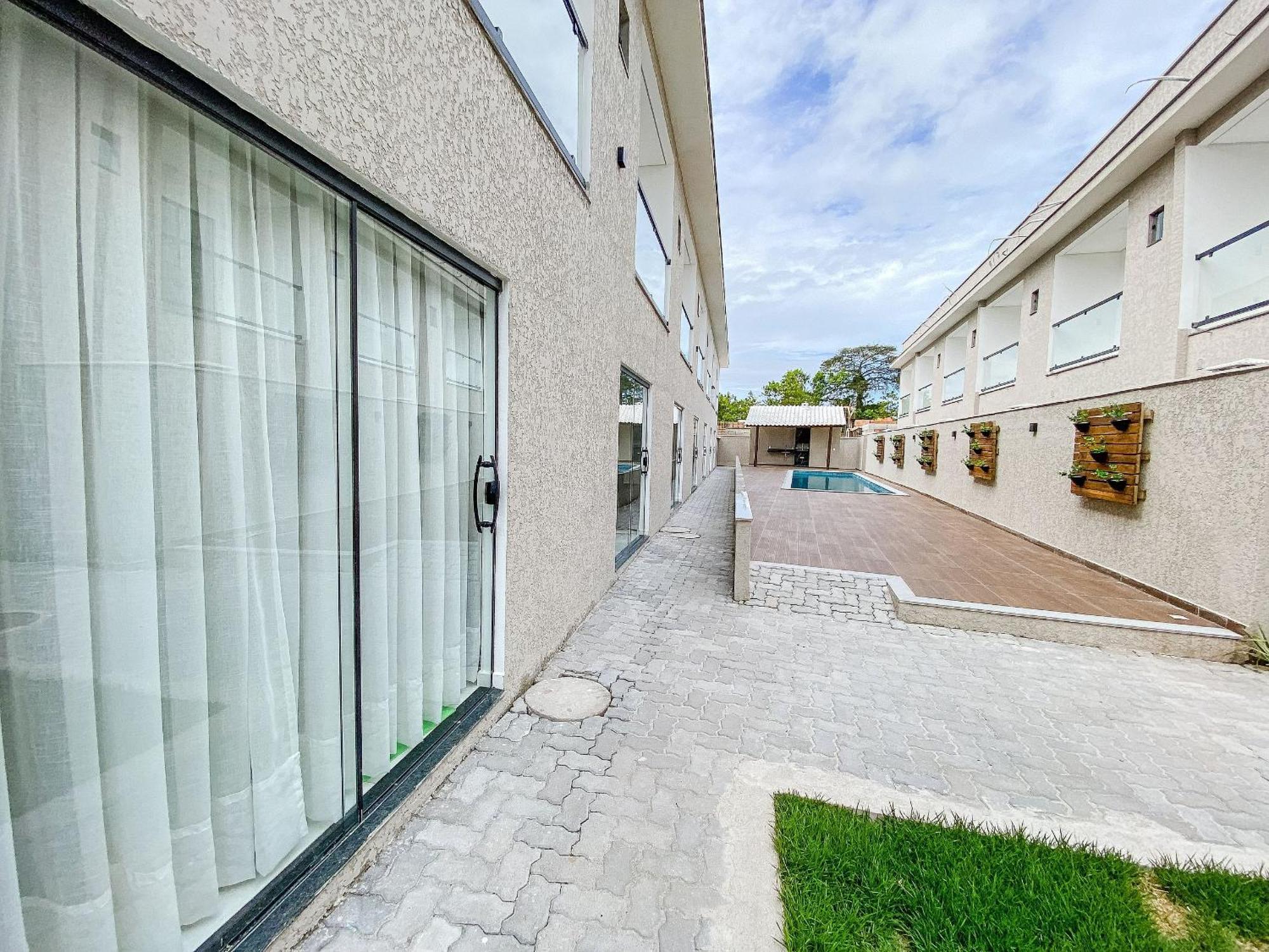 Casas Duplex Todas Com 3 Suiites Ambas Com Ar Condicionado, Varanda, Internet E Churrasqueira Privativa No Residencial Jardins De Taperpua 2 Codominio A Poucos Metros Da De Taperapua, Com Piscina E Area Gourmet. *