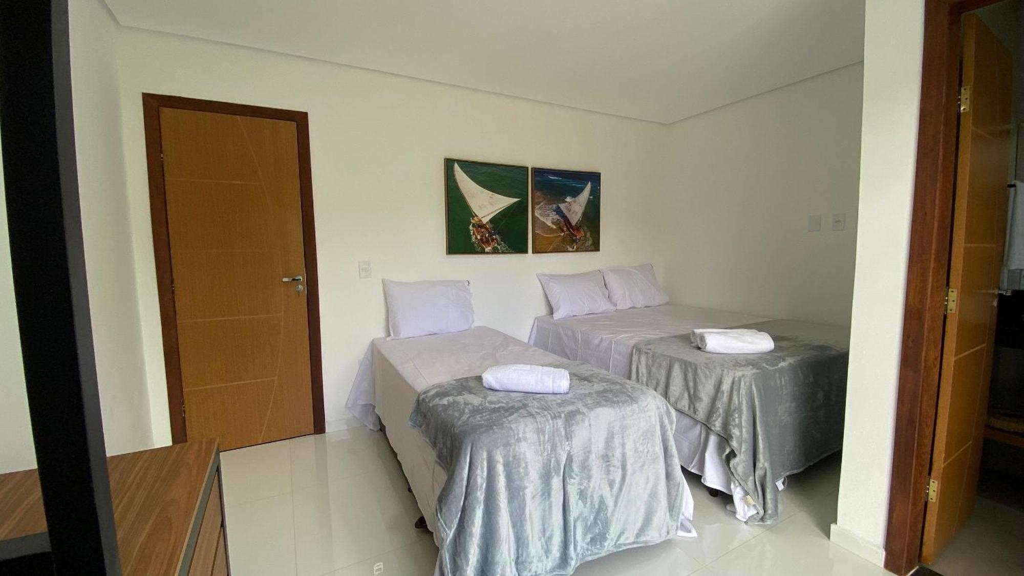 Casas Duplex Todas Com 3 Suiites Ambas Com Ar Condicionado, Varanda, Internet E Churrasqueira Privativa No Residencial Jardins De Taperpua 2 Codominio A Poucos Metros Da De Taperapua, Com Piscina E Area Gourmet. *