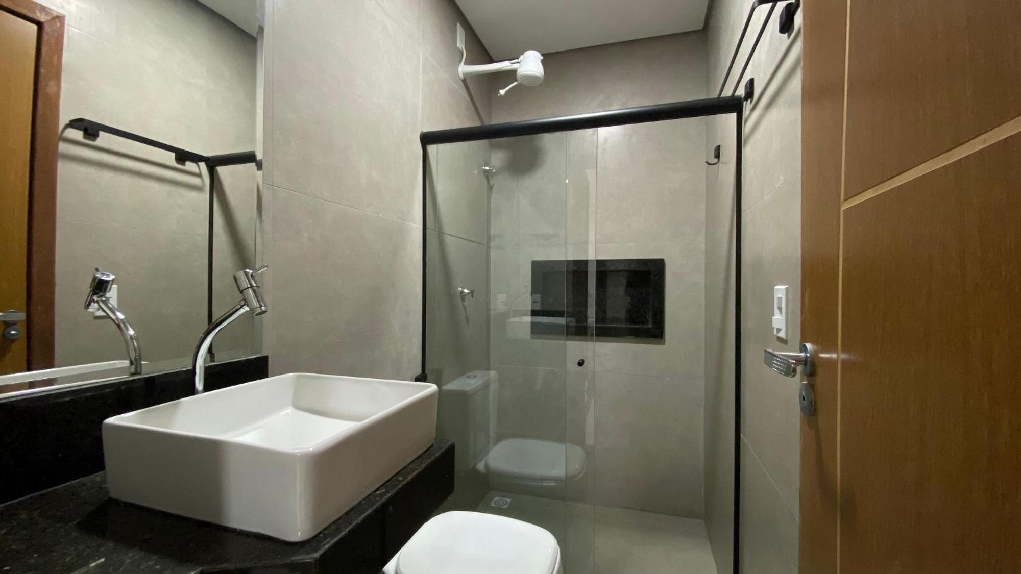 Casas Duplex Todas Com 3 Suiites Ambas Com Ar Condicionado, Varanda, Internet E Churrasqueira Privativa No Residencial Jardins De Taperpua 2 Codominio A Poucos Metros Da De Taperapua, Com Piscina E Area Gourmet. *
