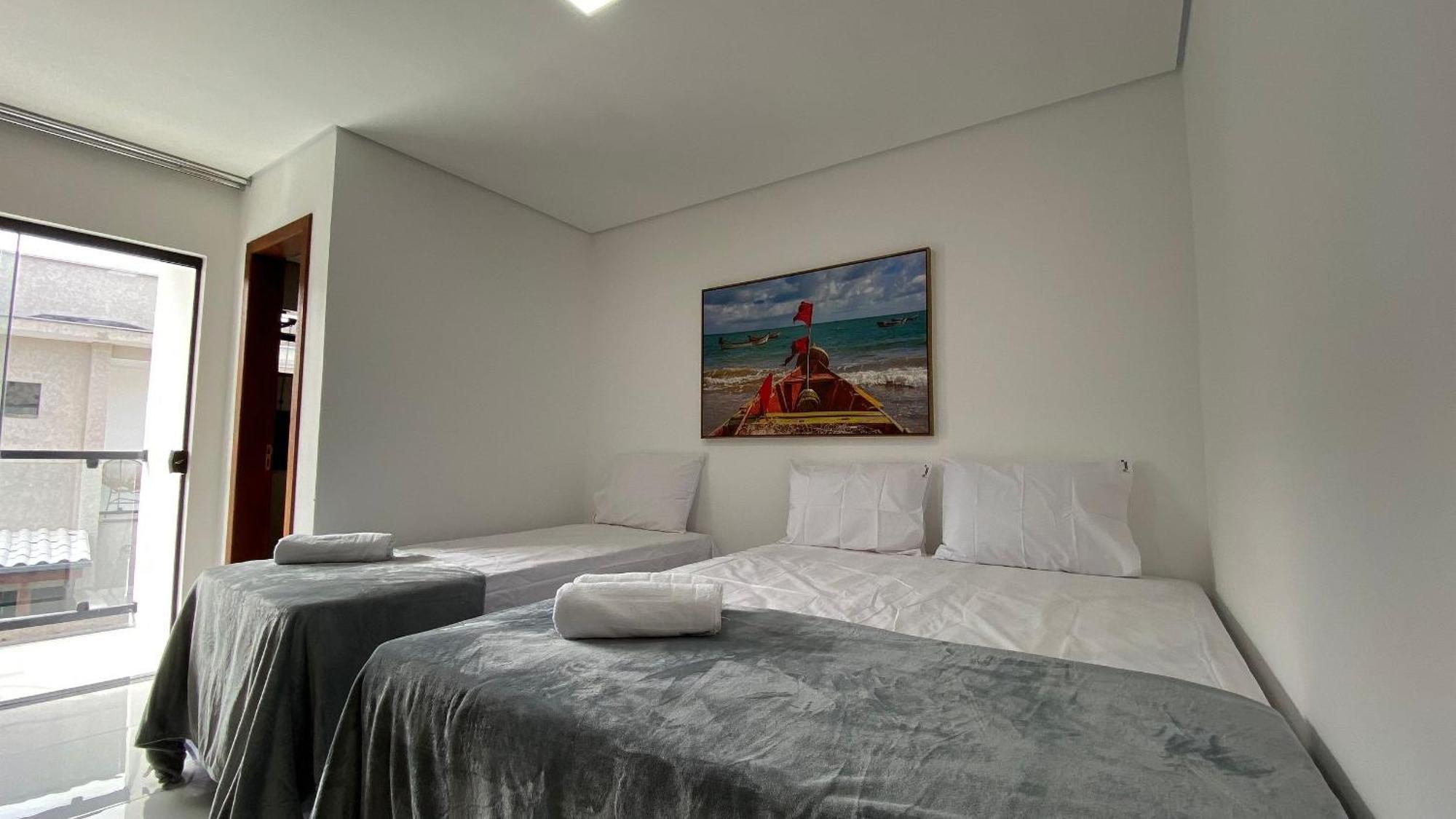 Casas Duplex Todas Com 3 Suiites Ambas Com Ar Condicionado, Varanda, Internet E Churrasqueira Privativa No Residencial Jardins De Taperpua 2 Codominio A Poucos Metros Da De Taperapua, Com Piscina E Area Gourmet.