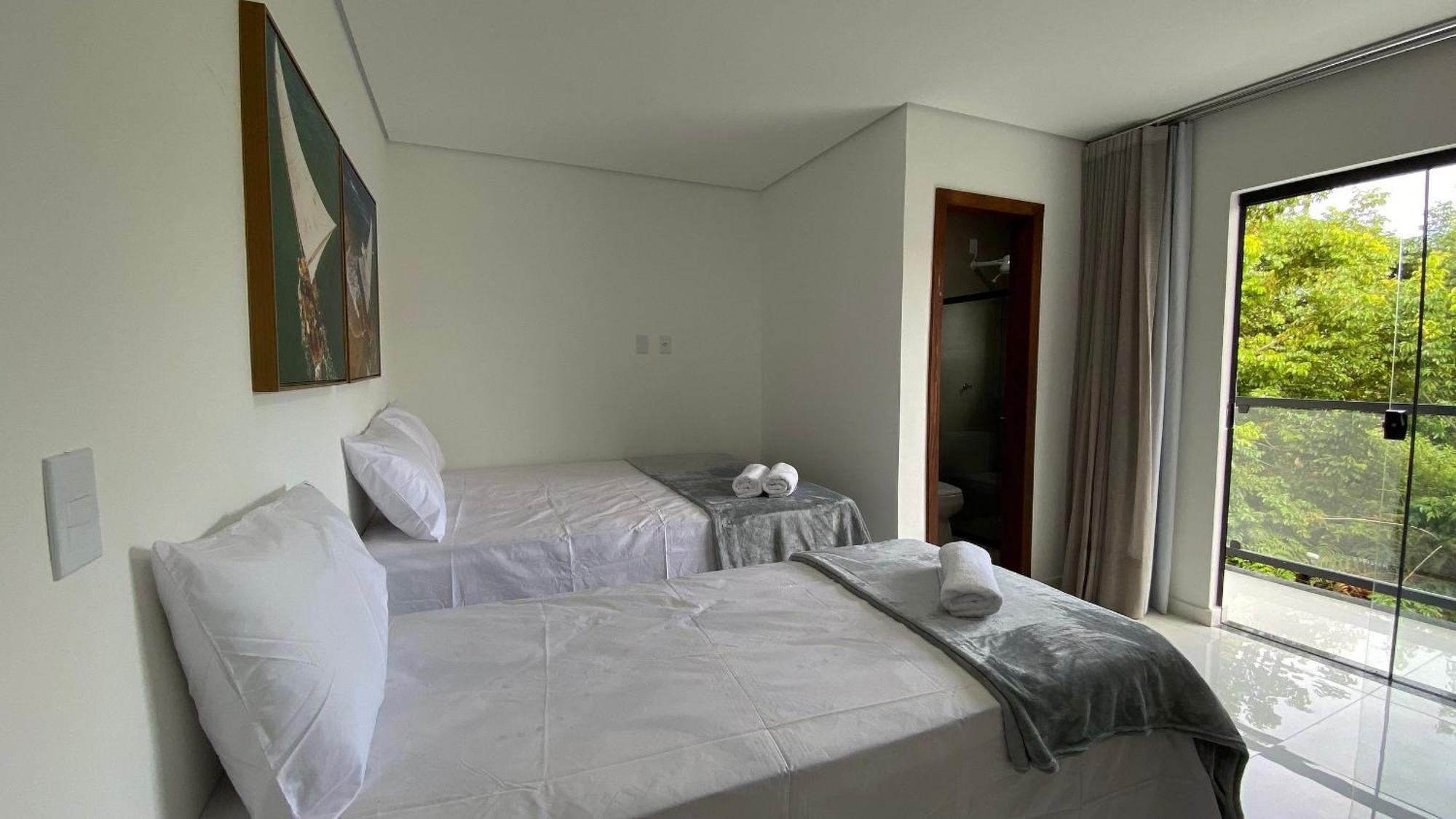 Casas Duplex Todas Com 3 Suiites Ambas Com Ar Condicionado, Varanda, Internet E Churrasqueira Privativa No Residencial Jardins De Taperpua 2 Codominio A Poucos Metros Da De Taperapua, Com Piscina E Area Gourmet. *