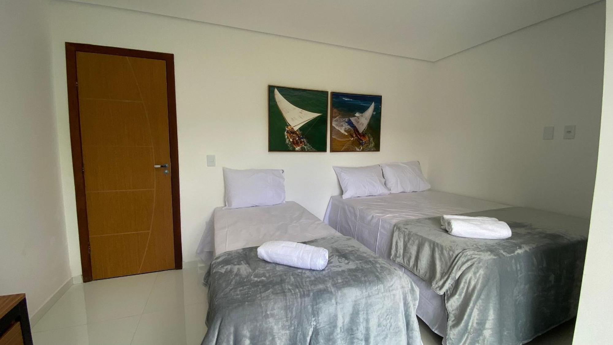 Casas Duplex Todas Com 3 Suiites Ambas Com Ar Condicionado, Varanda, Internet E Churrasqueira Privativa No Residencial Jardins De Taperpua 2 Codominio A Poucos Metros Da De Taperapua, Com Piscina E Area Gourmet. Porto Seguro