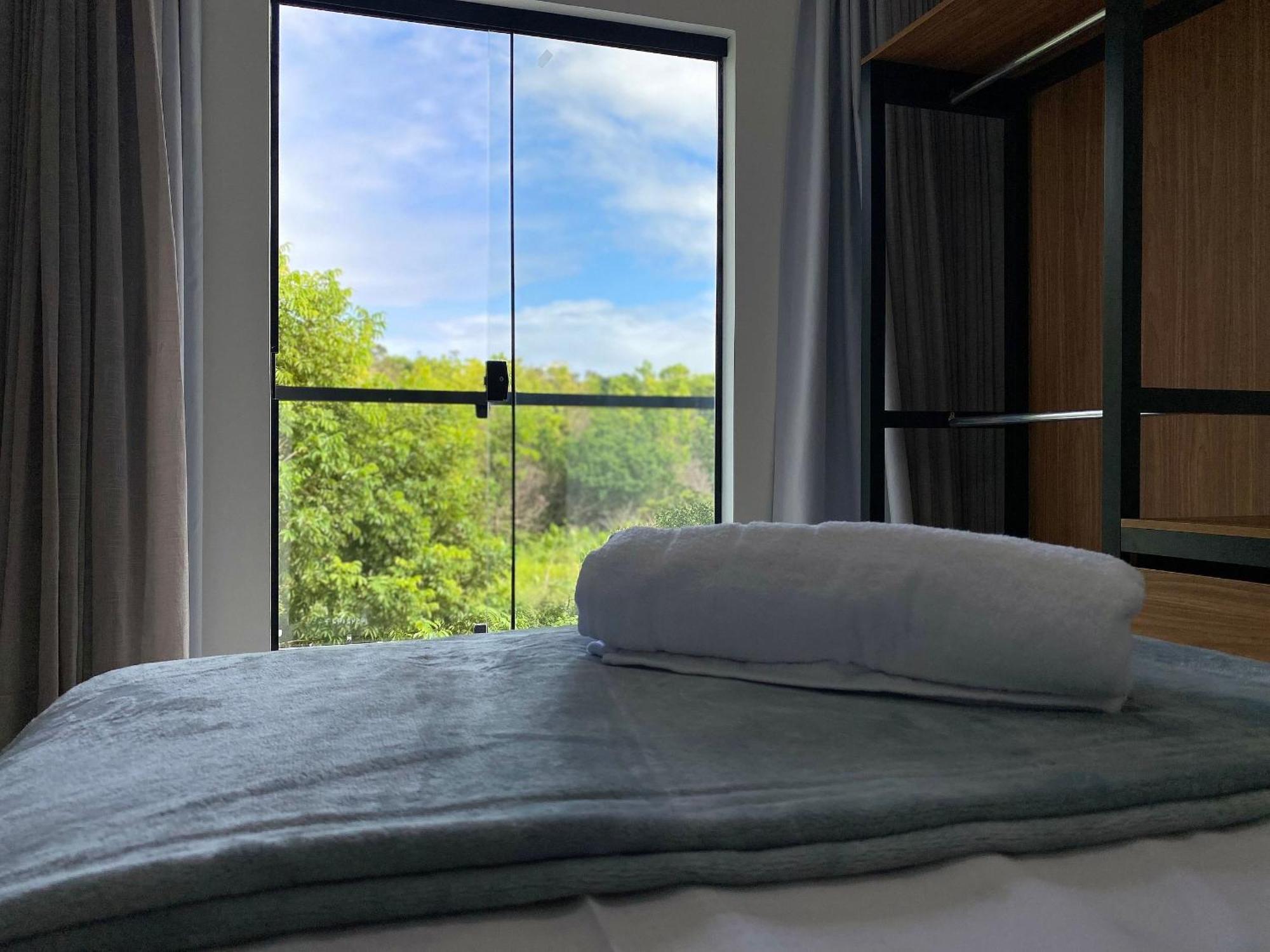 Casas Duplex Todas Com 3 Suiites Ambas Com Ar Condicionado, Varanda, Internet E Churrasqueira Privativa No Residencial Jardins De Taperpua 2 Codominio A Poucos Metros Da De Taperapua, Com Piscina E Area Gourmet. *